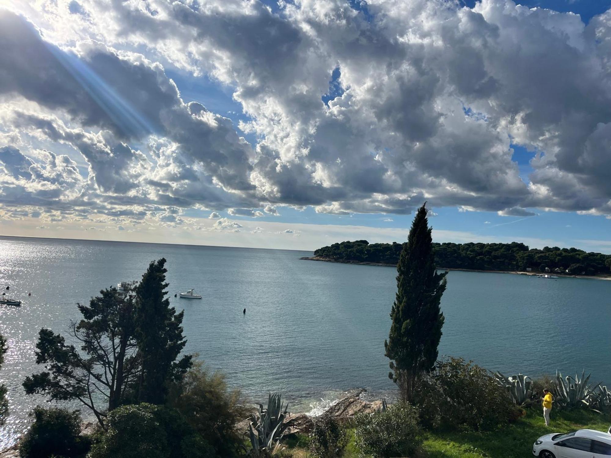 Apartment With A Sea View Pula Exterior foto